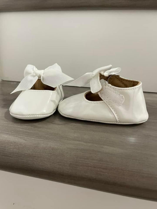 6-12mo   ʀᴇᴀᴅʏ ᴛᴏ ꜱʜɪᴘ! White Bow Velcro Dress Shoes (NON SLIP!)