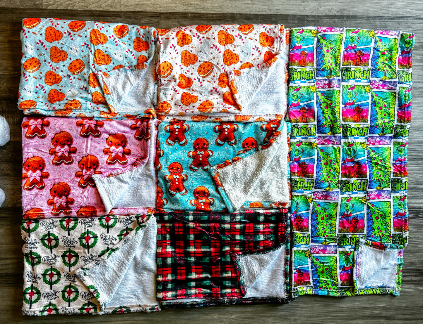 Basic Christmas Eve Box (30x40" Blanket/Personalized Gingerbread Plush/Pajamas)