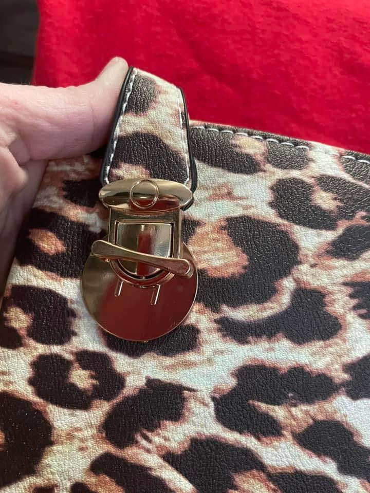 1 left! ʀᴇᴀᴅʏ ᴛᴏ ꜱʜɪᴘ! Leopard Crossbody Clutch