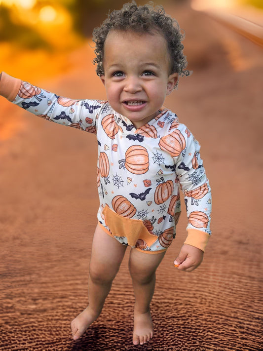 ᴡᴇᴇᴋʟʏ ᴘʀᴇ ᴏʀᴅᴇʀ Pumpkins and Bats Hooded Romper